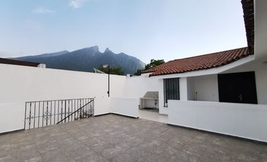 Casa de 1 piso con Departamento Independiente adjunto