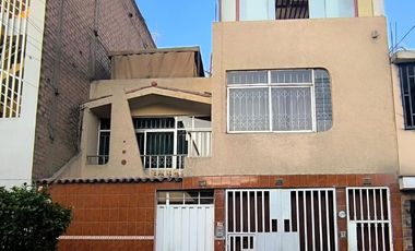 ¡Vive E Invierte En Una Sola Propiedad! 💼🏠 Casa Multifamiliar En Los Olivos