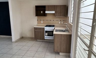 CASA EN RENTA A 5 MINS DEL CENTRO DE TONALÁ $7,000