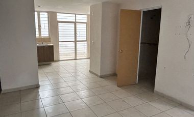 CASA EN RENTA A 5 MINS DEL CENTRO DE TONALÁ $7,000