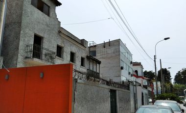 EXCELENTE OPORTUNIDAD DE INVERSIÓN!!! SE VENDE CASA COMO TERRENO O LOCAL COMERCIAL, ZONIFICACIÓN RDA COMPATIBLE CON CZ EN AV. SALAVERRY, JESÚS MARÍA
