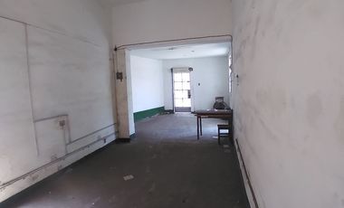 EXCELENTE OPORTUNIDAD DE INVERSIÓN!!! SE VENDE CASA COMO TERRENO O LOCAL COMERCIAL, ZONIFICACIÓN RDA COMPATIBLE CON CZ EN AV. SALAVERRY, JESÚS MARÍA