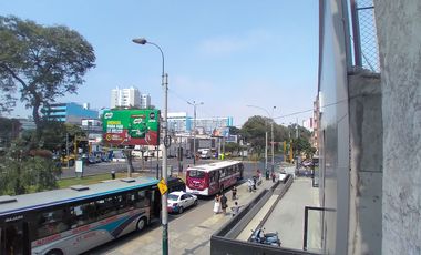 EXCELENTE OPORTUNIDAD DE INVERSIÓN!!! SE VENDE CASA COMO TERRENO O LOCAL COMERCIAL, ZONIFICACIÓN RDA COMPATIBLE CON CZ EN AV. SALAVERRY, JESÚS MARÍA