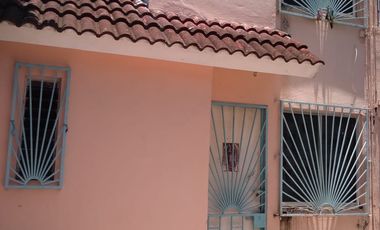 CASA EN LOMAS DE RIO MEDIO