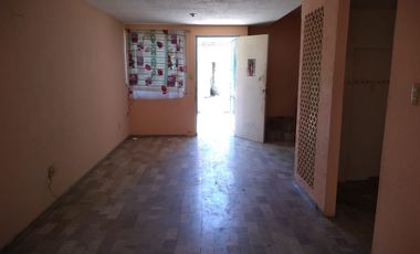 CASA EN LOMAS DE RIO MEDIO