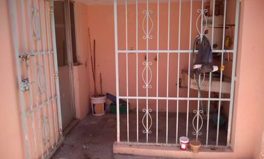 CASA EN LOMAS DE RIO MEDIO