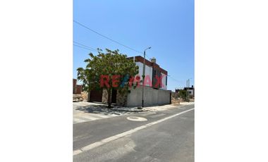 Alquiler De Casa De Estreno En Urb.Boulevard Park Plaza Dos Pisos  // ID: 1137949