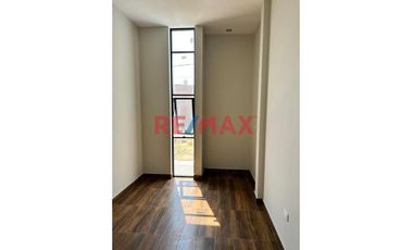 Alquiler De Casa De Estreno En Urb.Boulevard Park Plaza Dos Pisos  // ID: 1137949