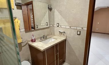CASA EN RENTA AMUEBLADA EN VALLE REAL $65,000