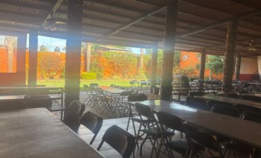 Se vende salón de eventos con locales comerciales en San Miguel del Monte, Morelia, Michoacán.