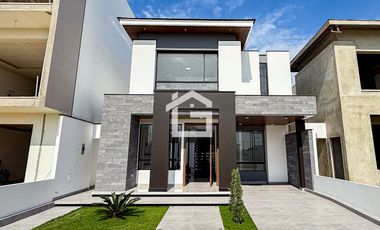 Casa en Venta en Urbanización Fontari, Machala – Modelo Trevi