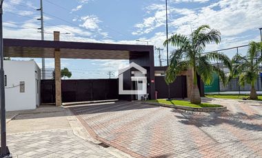 Casa en Venta en Urbanización Fontari, Machala – Modelo Trevi