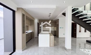 Casa en Venta en Urbanización Fontari, Machala – Modelo Trevi