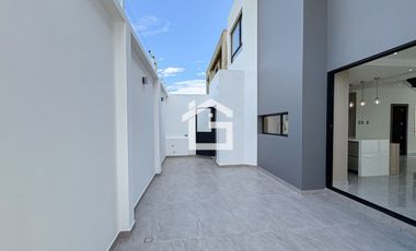 Casa en Venta en Urbanización Fontari, Machala – Modelo Trevi