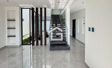 Casa en Venta en Urbanización Fontari, Machala – Modelo Trevi