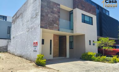 HERMOSA RESIDENCIA EN RENTA CON ENORMES ESPACIOS COTO ACANTHIA