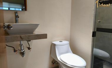 HERMOSA RESIDENCIA EN RENTA CON ENORMES ESPACIOS COTO ACANTHIA