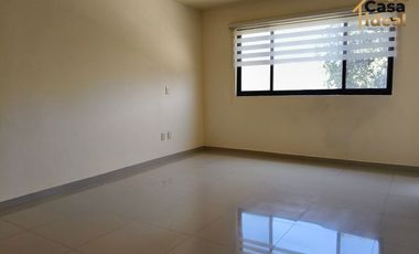 HERMOSA RESIDENCIA EN RENTA CON ENORMES ESPACIOS COTO ACANTHIA