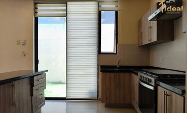 HERMOSA RESIDENCIA EN RENTA CON ENORMES ESPACIOS COTO ACANTHIA