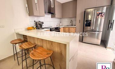 Vendo hermosa casa medianera en unidad cerrada.