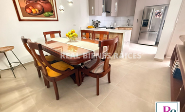 Vendo hermosa casa medianera en unidad cerrada.