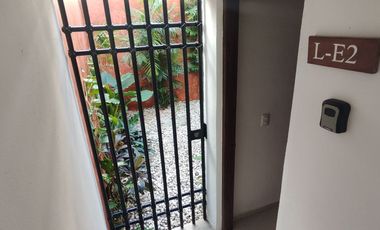 Cómodo estudio con jardín privado, en Aldea Zamá