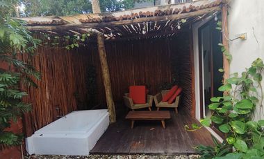 Cómodo estudio con jardín privado, en Aldea Zamá