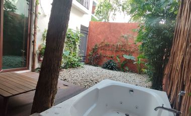 Cómodo estudio con jardín privado, en Aldea Zamá
