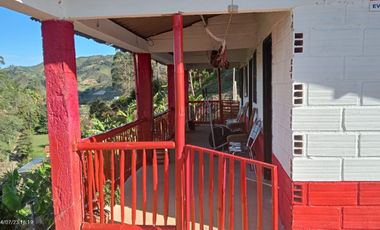 VENDO CASA FINCA CON COMPRAVENTA, BIEN BARATA EN MARINILLA ANTIOQUIA.