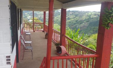 VENDO CASA FINCA CON COMPRAVENTA, BIEN BARATA EN MARINILLA ANTIOQUIA.