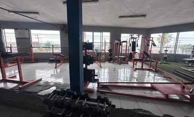 Venta de local en Escobedo, N.L.  EN ESQUINA Edificio Completo Incluye renta de anuncio Panoramico