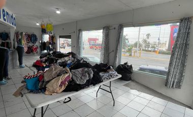 Venta de local en Escobedo, N.L.  EN ESQUINA Edificio Completo Incluye renta de anuncio Panoramico