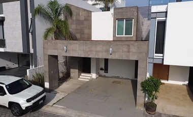CASA EN VENTA EN EL RESIDECIAL LA CIMA $4,700,000