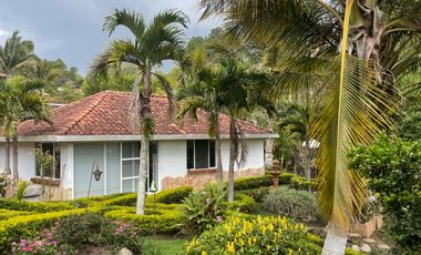 VENDO HERMOSA  CASA/PARCELA  EN LA MESA DE LOS SANTOS