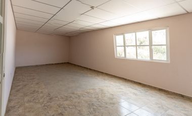 Conjunto Industrial en VENTA (4 Bodegas con Oficina y 2 Habitaciones cada una),con Local Comercial, Ubicado en San José Iturbide