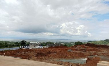 Available Now: Sunset View 2-Storey Townhouse for Less – Save Up to 210K at AURELLA RIDGE, Starting at 24K/Month! 3-Bedroom w/2-T&B & Parking Space!