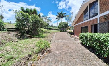 Hermosa QUINTA en Santa Isabel, Abdon Calderon (La Unión), Santa Isabel, Azuay A LA POCOS METROS DE LA ENTRADA A LA UNION