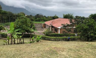 Hermosa QUINTA en Santa Isabel, Abdon Calderon (La Unión), Santa Isabel, Azuay A LA POCOS METROS DE LA ENTRADA A LA UNION