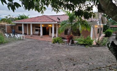 Hermosa QUINTA en Santa Isabel, Abdon Calderon (La Unión), Santa Isabel, Azuay A LA POCOS METROS DE LA ENTRADA A LA UNION