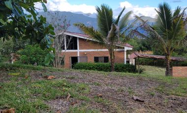 Hermosa QUINTA en Santa Isabel, Abdon Calderon (La Unión), Santa Isabel, Azuay A LA POCOS METROS DE LA ENTRADA A LA UNION