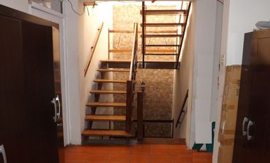Casa venta Santiago de Surco. Frente a Parque. Amplia y segura.