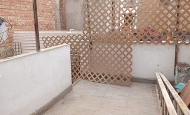 Casa venta Santiago de Surco. Frente a Parque. Amplia y segura.