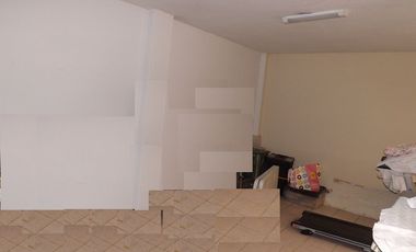 Casa venta Santiago de Surco. Frente a Parque. Amplia y segura.