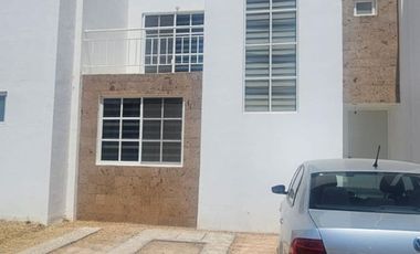 EN VENTA CASA SOLA  2 NIVELES CON REC EN P.B FRACC STACIA AL NORTE CALLE ABIERTA , CASA EQUIPADA