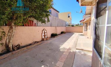 ROSARITO AMPLIA CASA EN RENTA