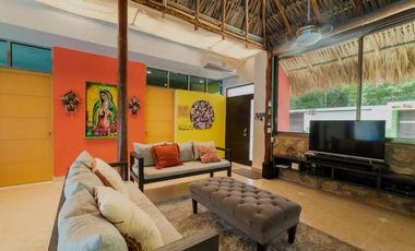 VENTA.  CASA SEMI AMUEBLADA. CANCUN. ALBERCA. 5 RECAMARAS. EXCELENTE UBICACION.