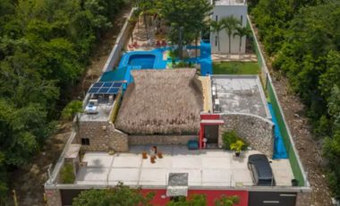 VENTA.  CASA SEMI AMUEBLADA. CANCUN. ALBERCA. 5 RECAMARAS. EXCELENTE UBICACION.