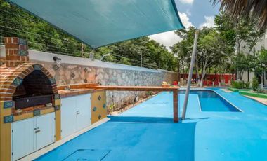 VENTA.  CASA SEMI AMUEBLADA. CANCUN. ALBERCA. 5 RECAMARAS. EXCELENTE UBICACION.