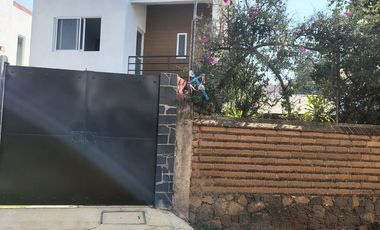 CASA SOLA A 3 MINUTOS DEL CENTRO DE TLAYACAPAN.