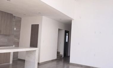 CASA SOLA A 3 MINUTOS DEL CENTRO DE TLAYACAPAN.